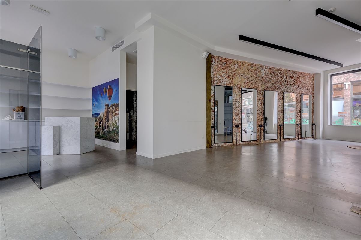 Handelspand op uitstekende ligging in de Jezusstraat te huur