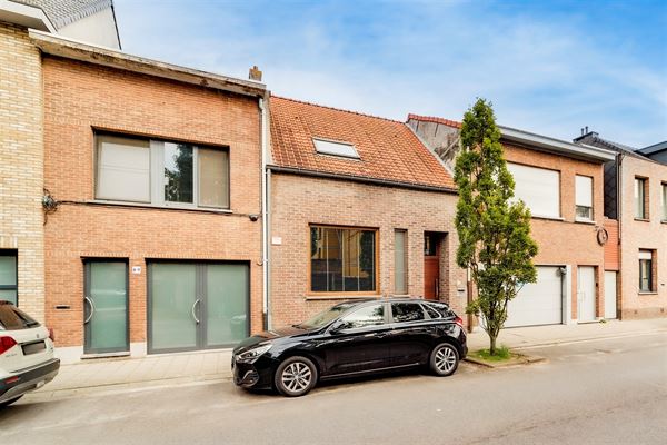 Huis met 2 slaapkamers en tuin met studio/kantoor