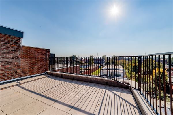 Leuke penthouse met 2 slk + zuidterras 25 m² + mog P