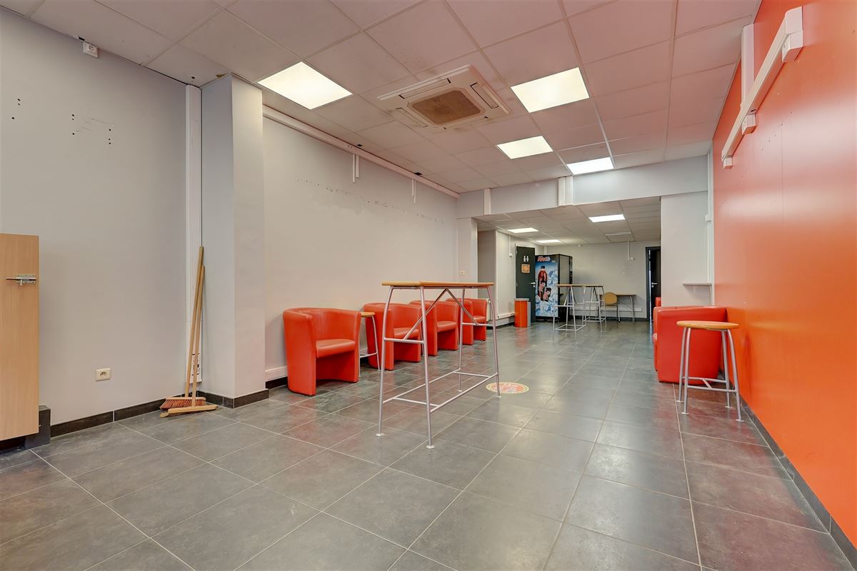 Handelsgelijkvloers op uitstekende ligging in Wilrijk te huur