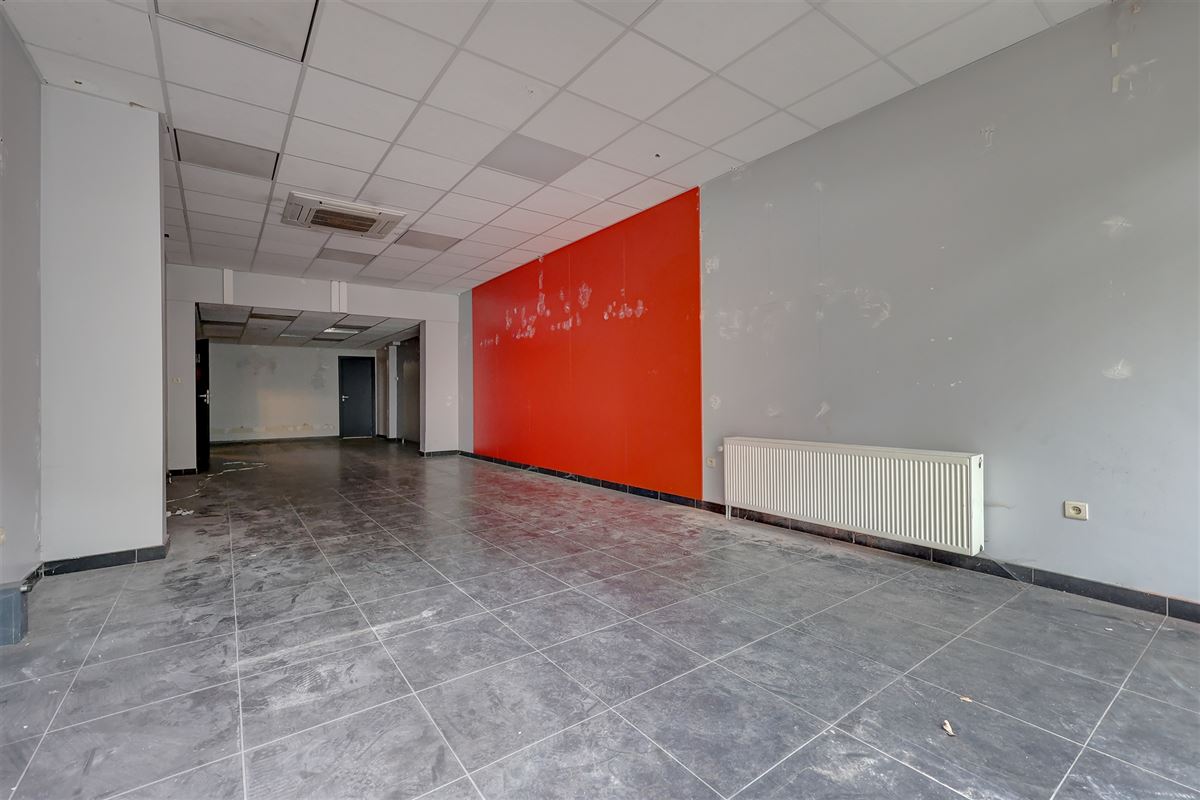 Handelsgelijkvloers op uitstekende ligging in Wilrijk te huur