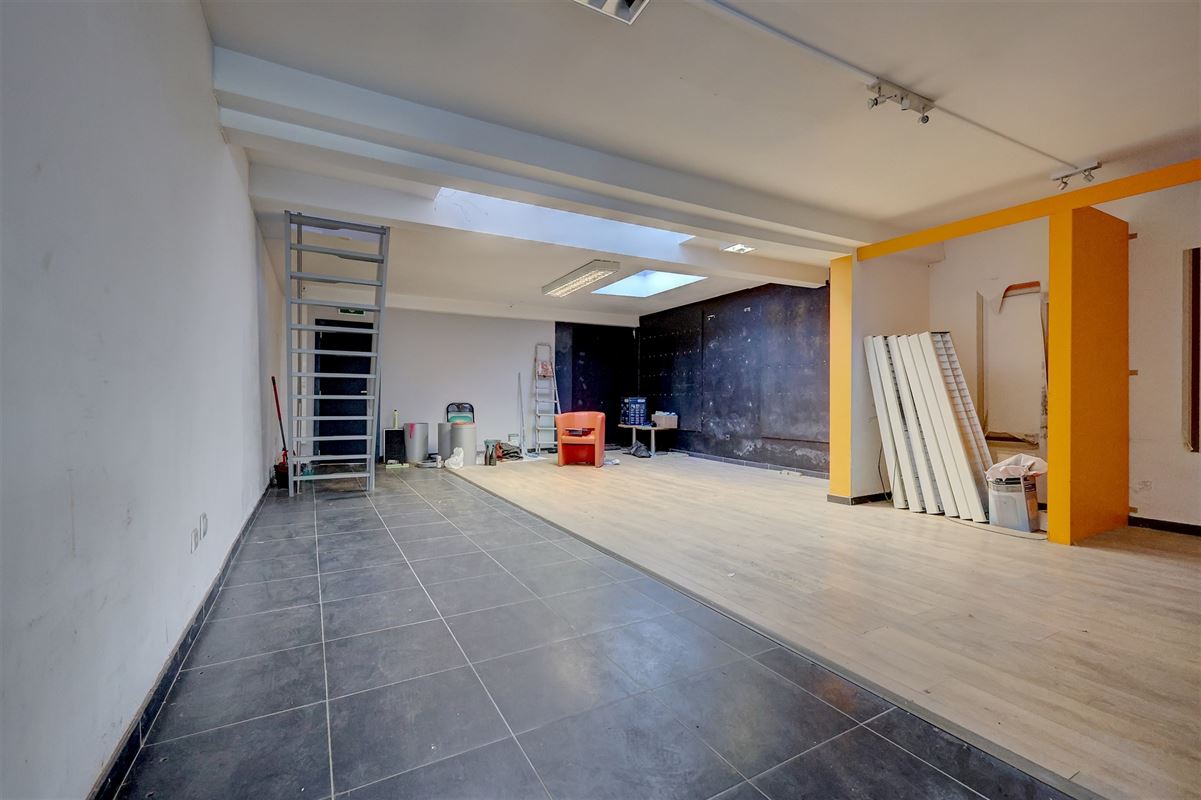 Handelsgelijkvloers op uitstekende ligging in Wilrijk te huur