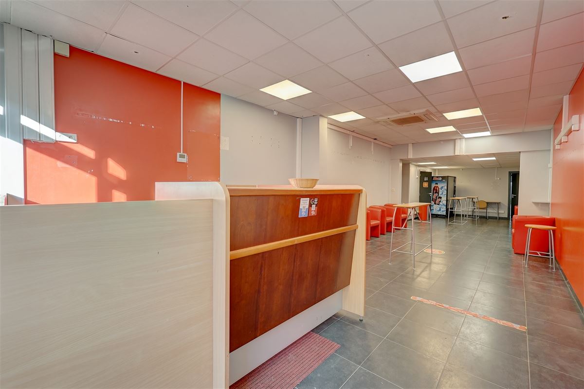 Handelsgelijkvloers op uitstekende ligging in Wilrijk te huur