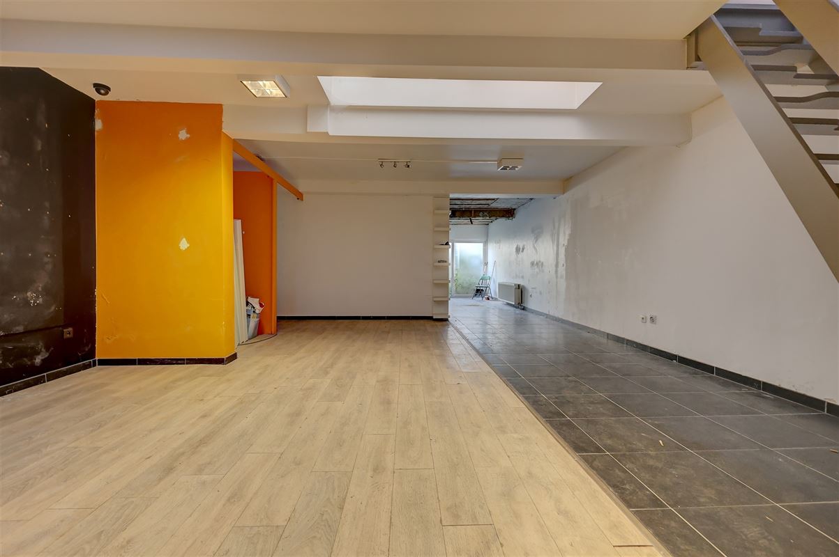 Handelsgelijkvloers op uitstekende ligging in Wilrijk te huur