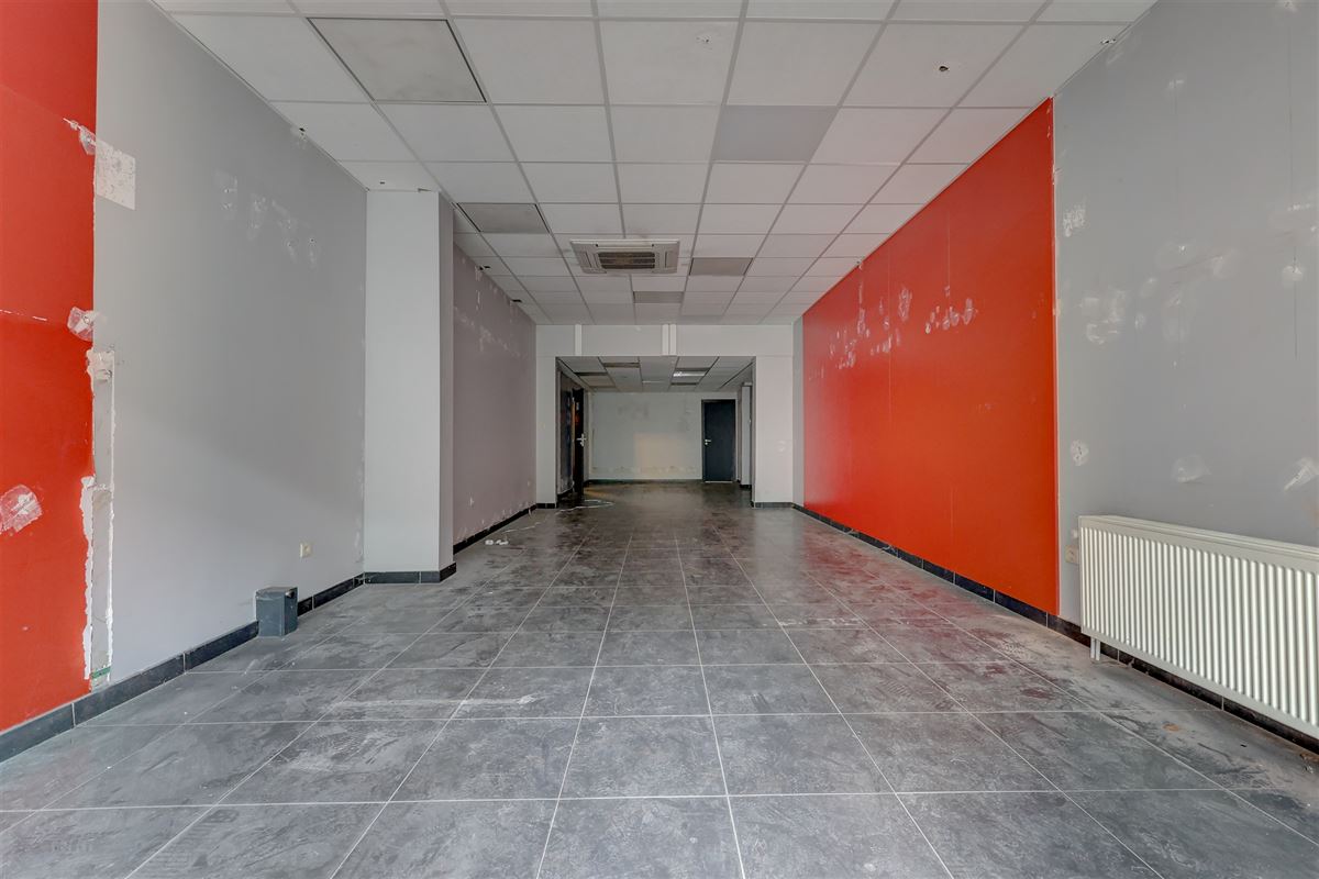 Handelsgelijkvloers op uitstekende ligging in Wilrijk te huur