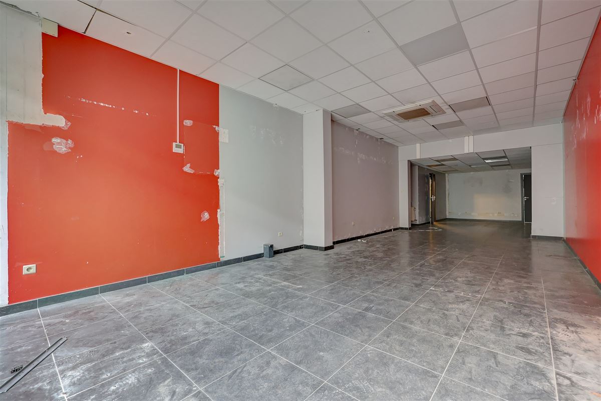 Handelsgelijkvloers op uitstekende ligging in Wilrijk te huur