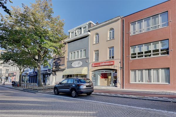 Handelsgelijkvloers op uitstekende ligging in Wilrijk te huur