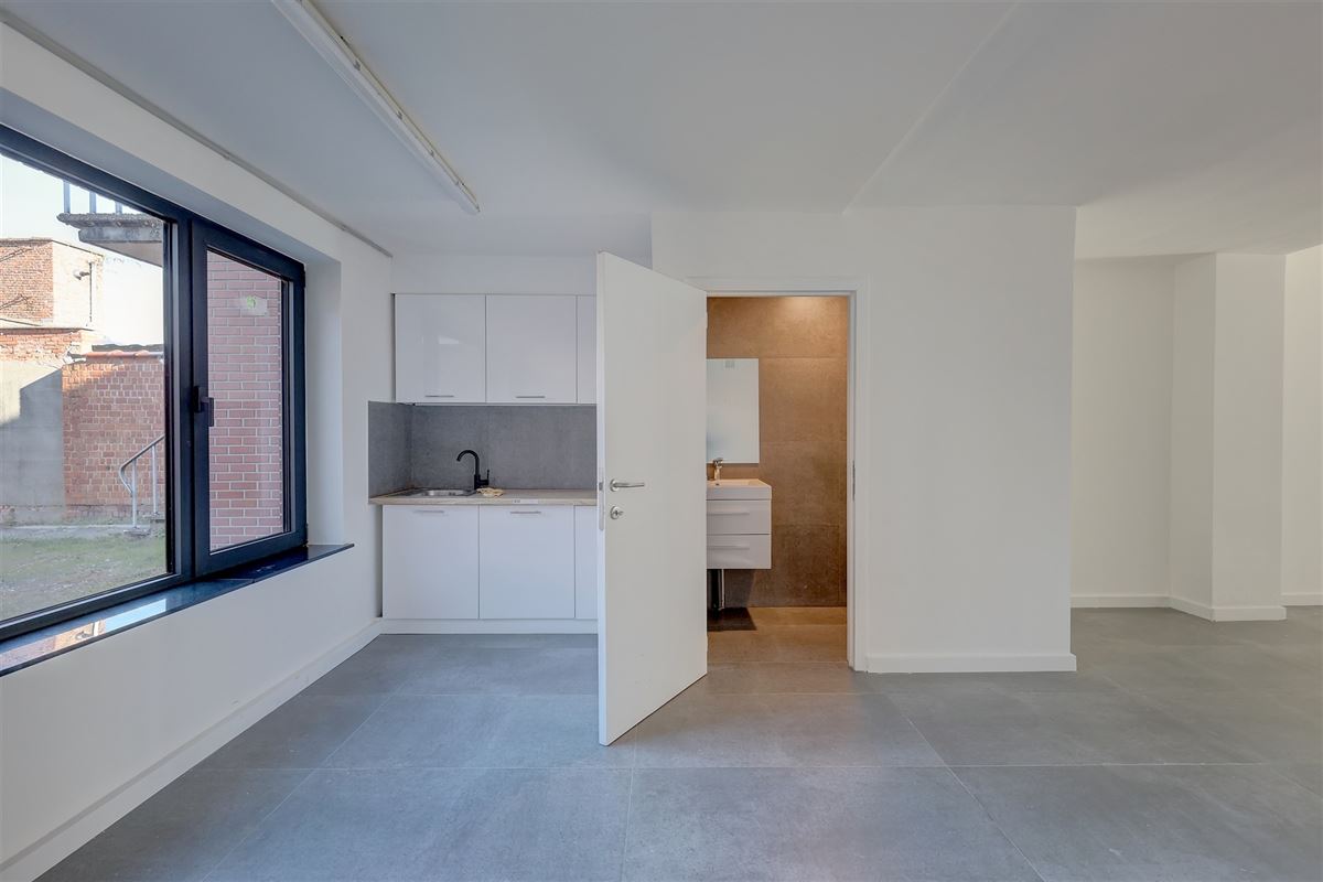 Ruim gerenoveerde kantoorruimte in centrum Hemiksem