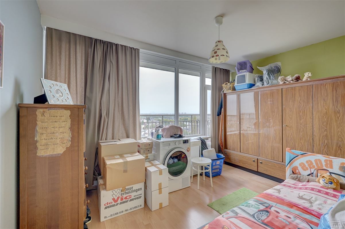 Lichtrijk appartement met drie slaapkamers en terras in Wilrijk