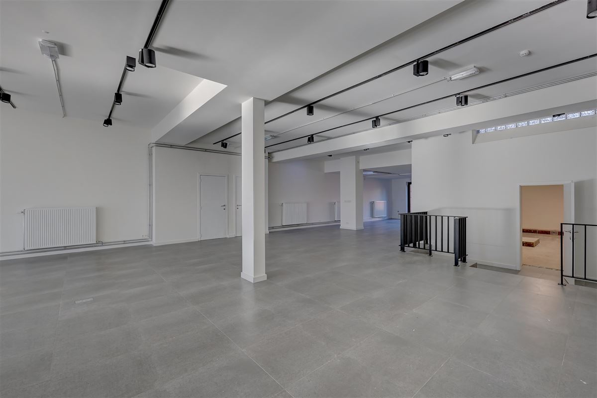 Ruim gerenoveerde kantoorruimte in centrum Hemiksem