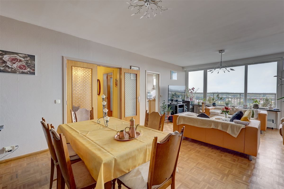 Lichtrijk appartement met drie slaapkamers en terras in Wilrijk