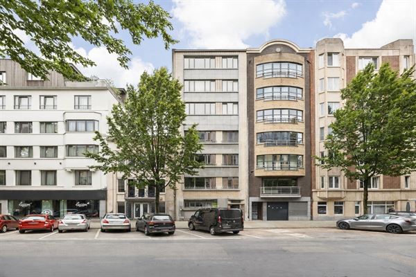 Gerenoveerd appartement met 2-3 slaapkamers en terras