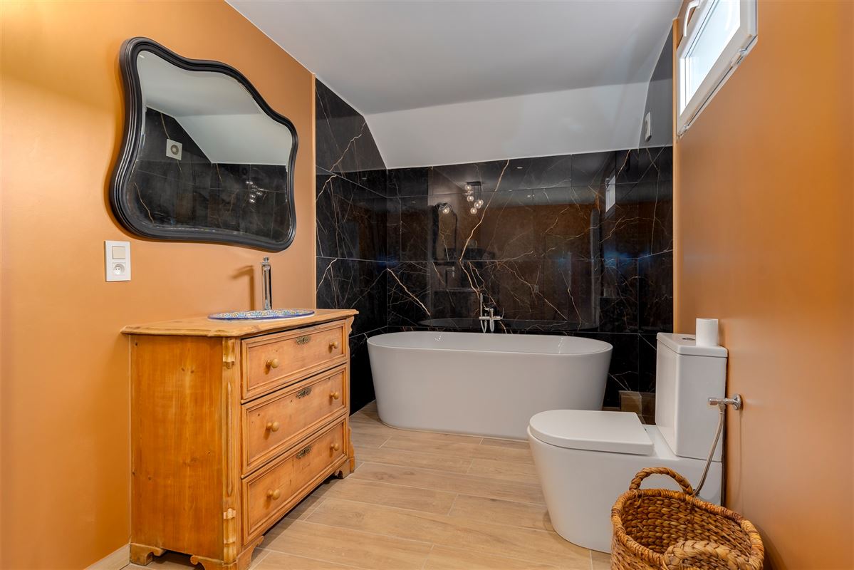 Huis met 4/5 slaapkamers en tuin