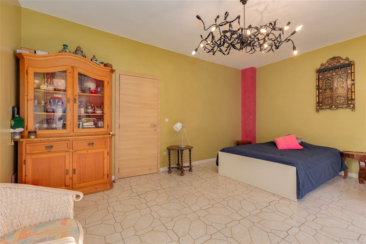 Huis met 4/5 slaapkamers en tuin