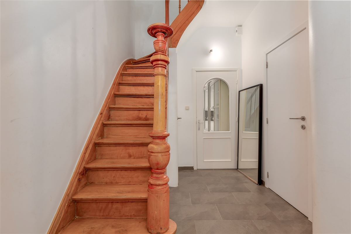 Huis met 4/5 slaapkamers en tuin