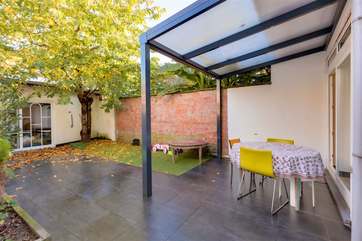 Huis met 4/5 slaapkamers en tuin