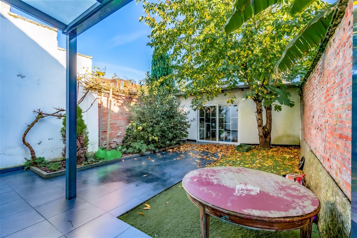 Huis met 4/5 slaapkamers en tuin