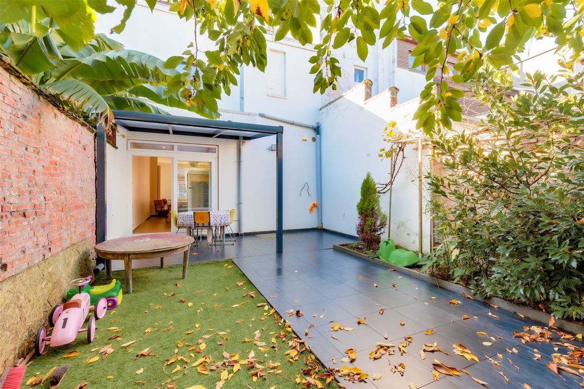 Huis met 4/5 slaapkamers en tuin