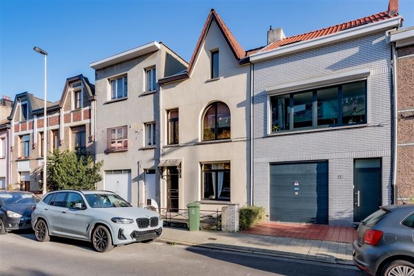Huis met 4/5 slaapkamers en tuin