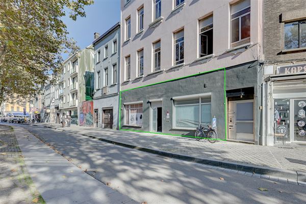 Ideaal gelegen handelspand te Falconplein in Antwerpen