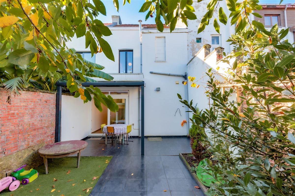 Huis met 4/5 slaapkamers en tuin