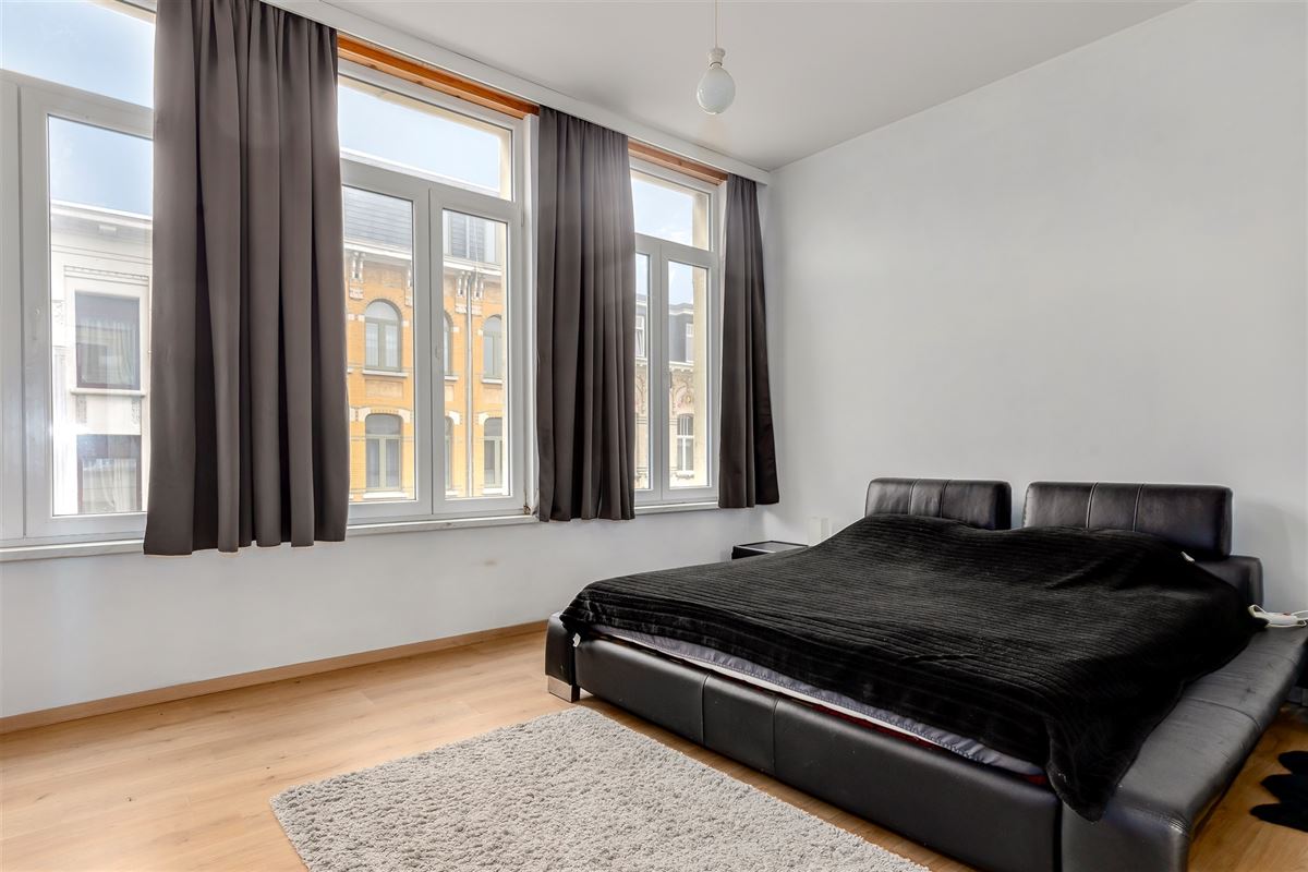 Ruime woning met 4/5 slpk en magazijn