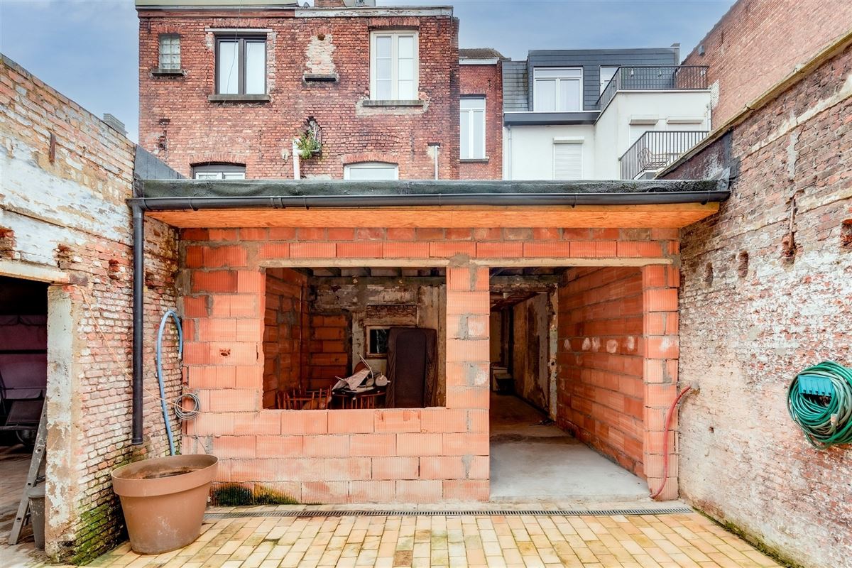 Ruime woning met 4/5 slpk en magazijn