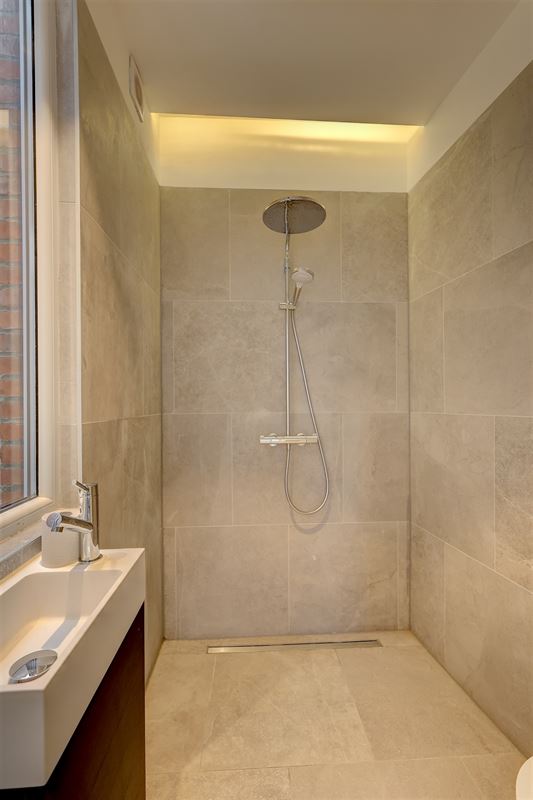 Lichtrijke studio op de Vrijdagmarkt midden in hartje Antwerpen