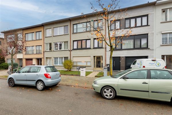Leuk 2-slaapkamer appartement met terras in rustige straat te Merksem