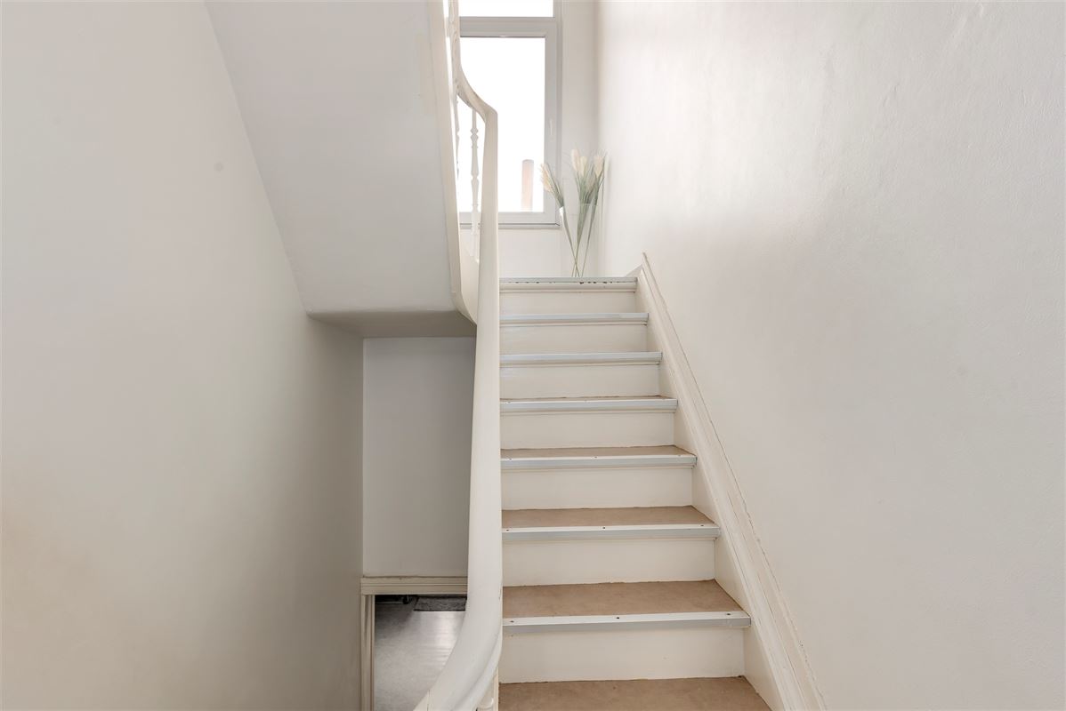 Ruime woning met 4/5 slpk en magazijn