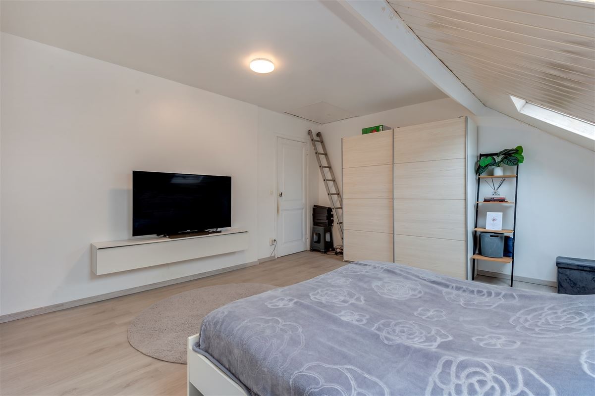 Ruime woning met 4/5 slpk en magazijn