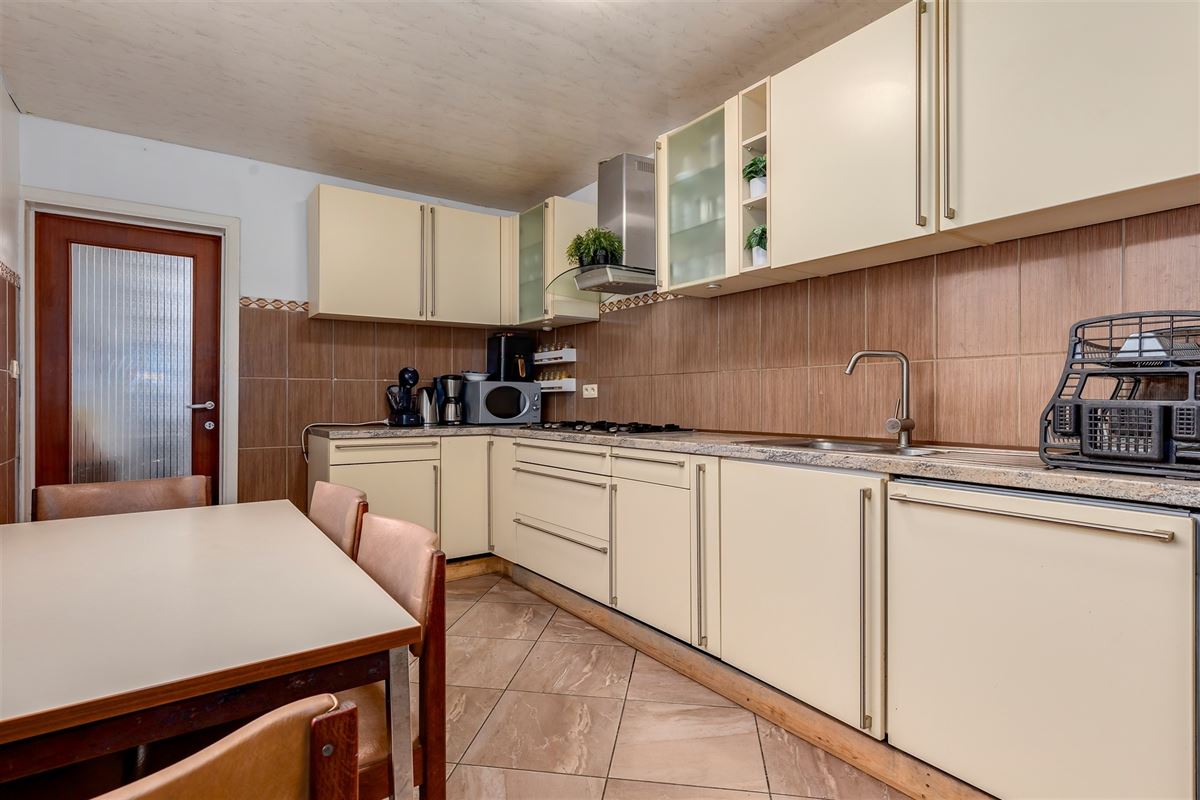 Ruime woning met 4/5 slpk en magazijn