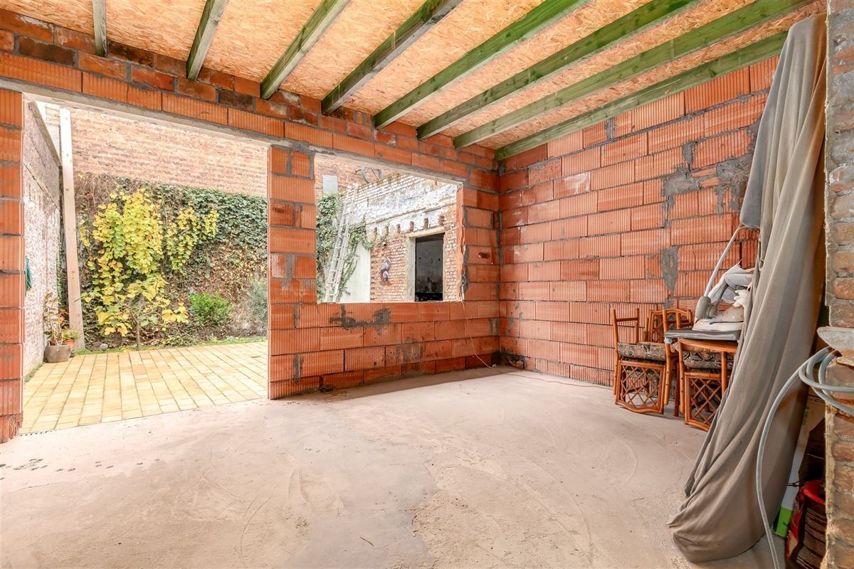 Ruime woning met 4/5 slpk en magazijn