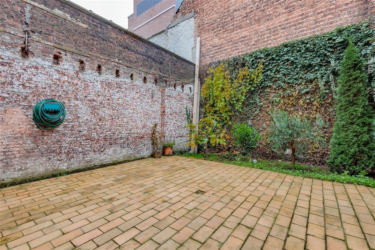 Ruime woning met 4/5 slpk en magazijn