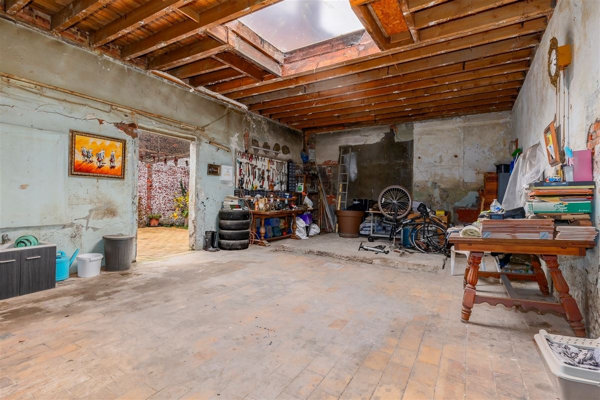 Ruime woning met 4/5 slpk en magazijn