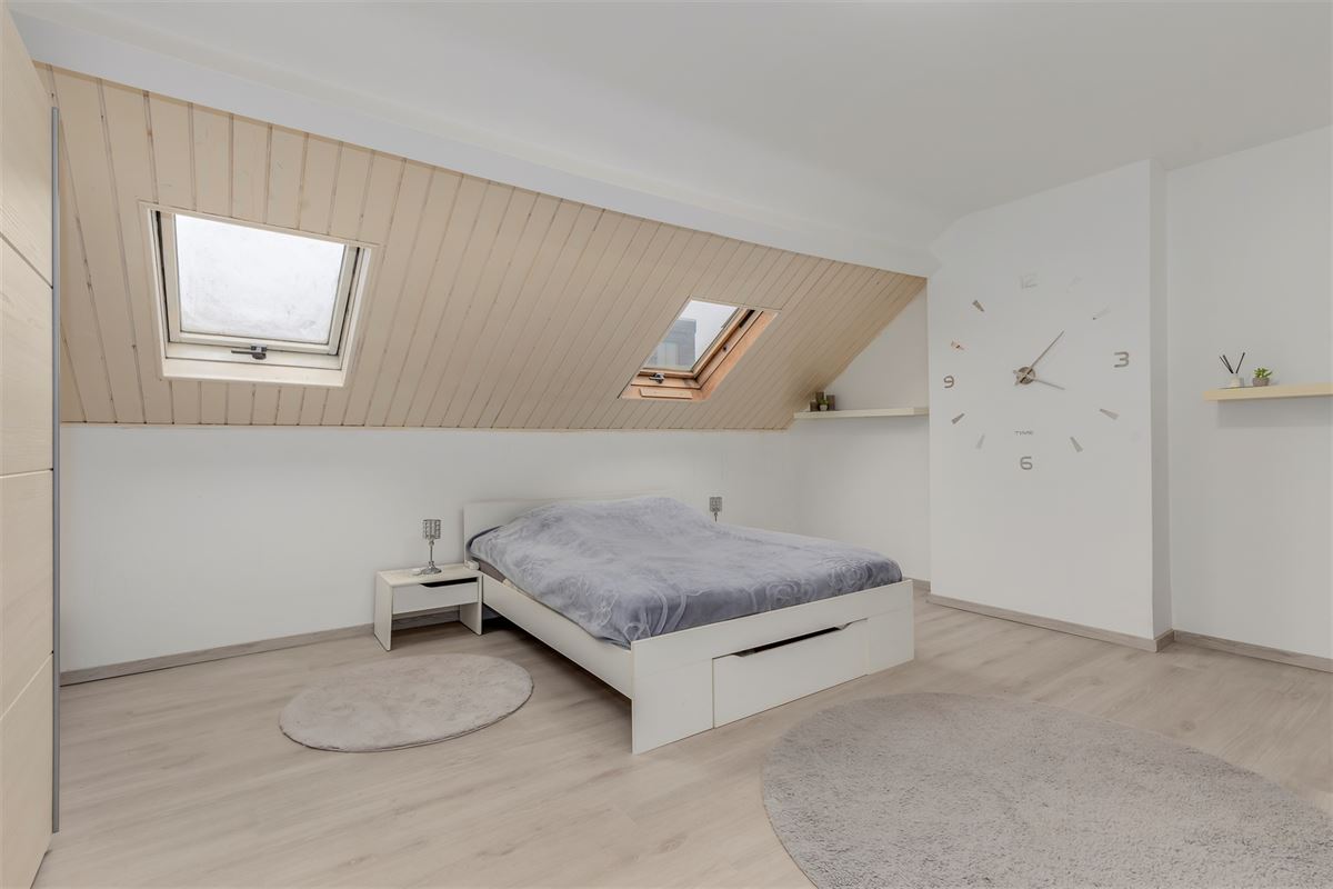 Ruime woning met 4/5 slpk en magazijn