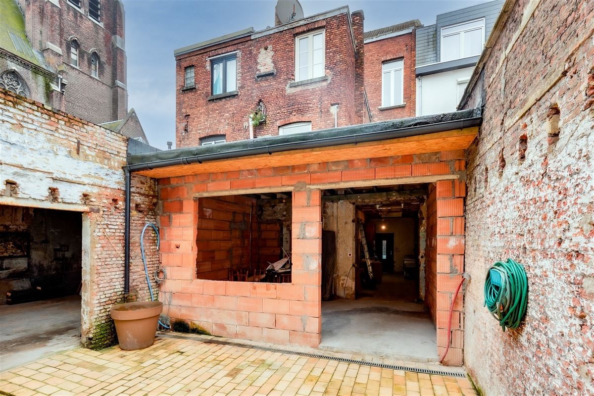 Ruime woning met 4/5 slpk en magazijn