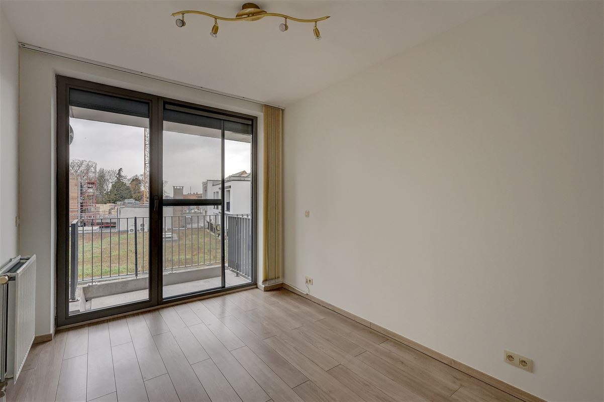 Prachtig appartement met twee slaapkamers en terras te huur in centrum Wilrijk