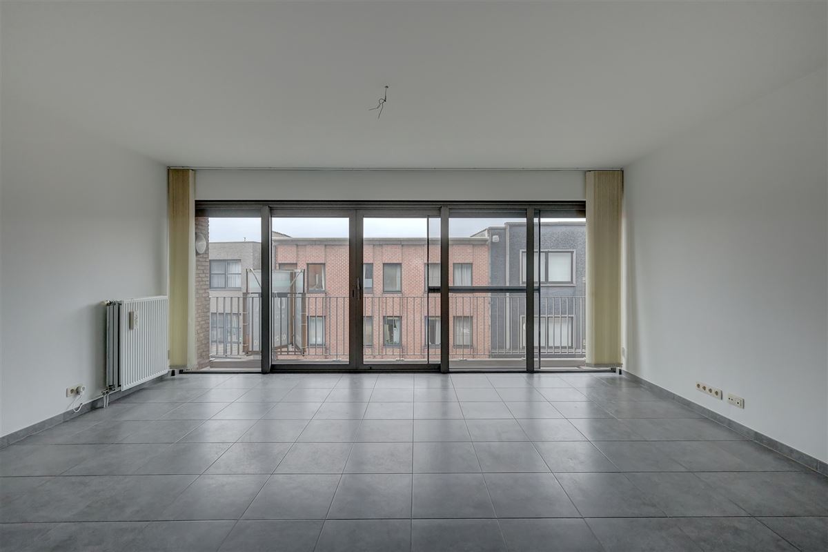 Prachtig appartement met twee slaapkamers en terras te huur in centrum Wilrijk