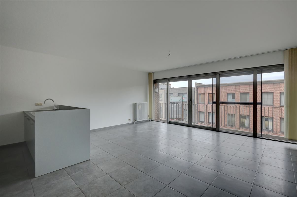 Prachtig appartement met twee slaapkamers en terras te huur in centrum Wilrijk