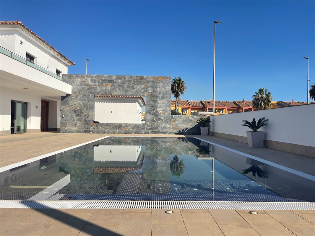 Prachtige villa met 5 slk | 6 badk | zwembad | ondergrondse garage