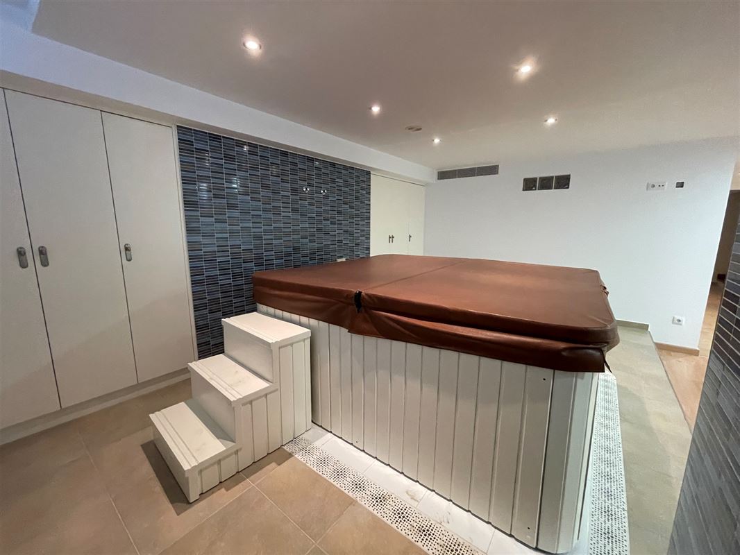 Prachtige villa met 5 slk | 6 badk | zwembad | ondergrondse garage