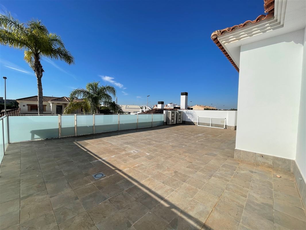 Prachtige villa met 5 slk | 6 badk | zwembad | ondergrondse garage