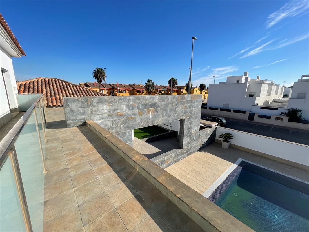 Prachtige villa met 5 slk | 6 badk | zwembad | ondergrondse garage