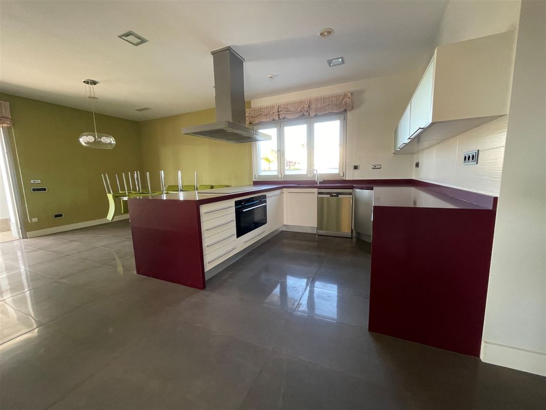 Prachtige villa met 5 slk | 6 badk | zwembad | ondergrondse garage