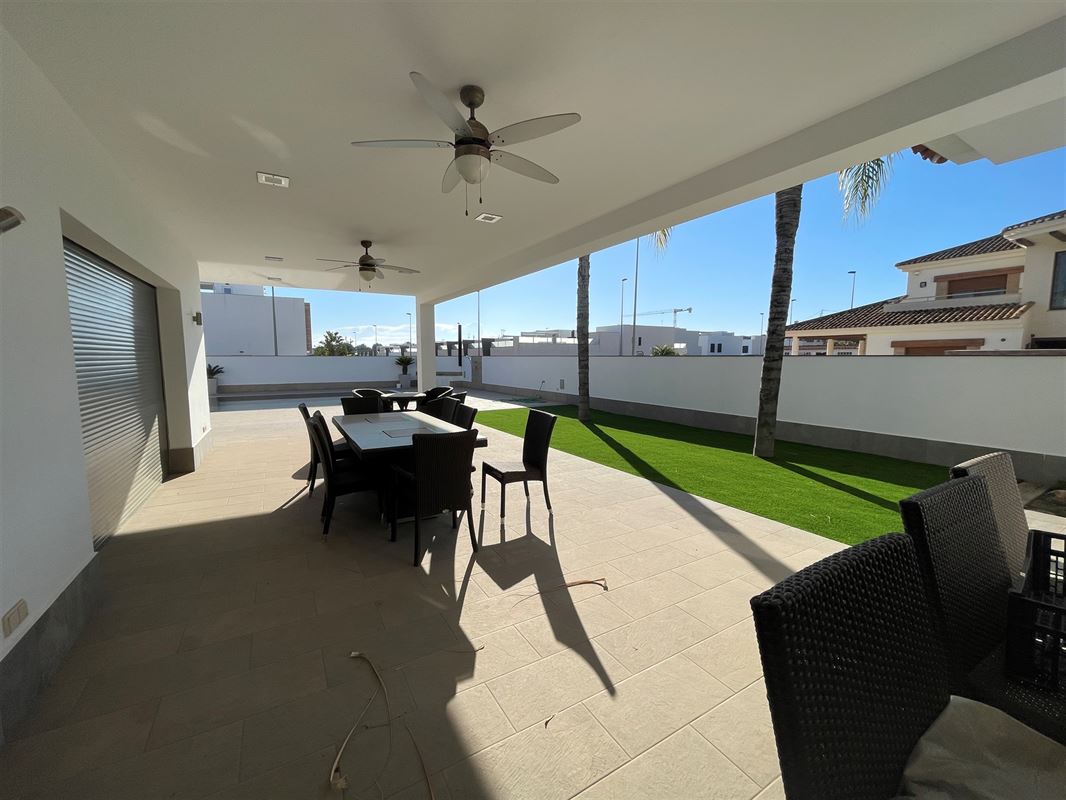 Prachtige villa met 5 slk | 6 badk | zwembad | ondergrondse garage