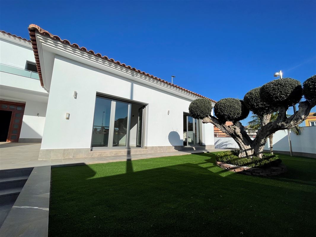 Prachtige villa met 5 slk | 6 badk | zwembad | ondergrondse garage