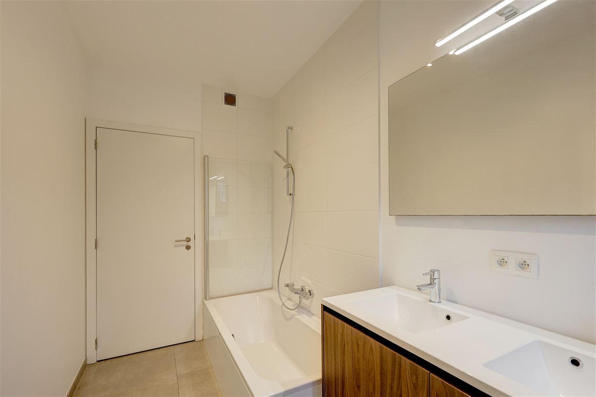 Prachtig appartement met 2 slaapkamers, terras en staanplaats