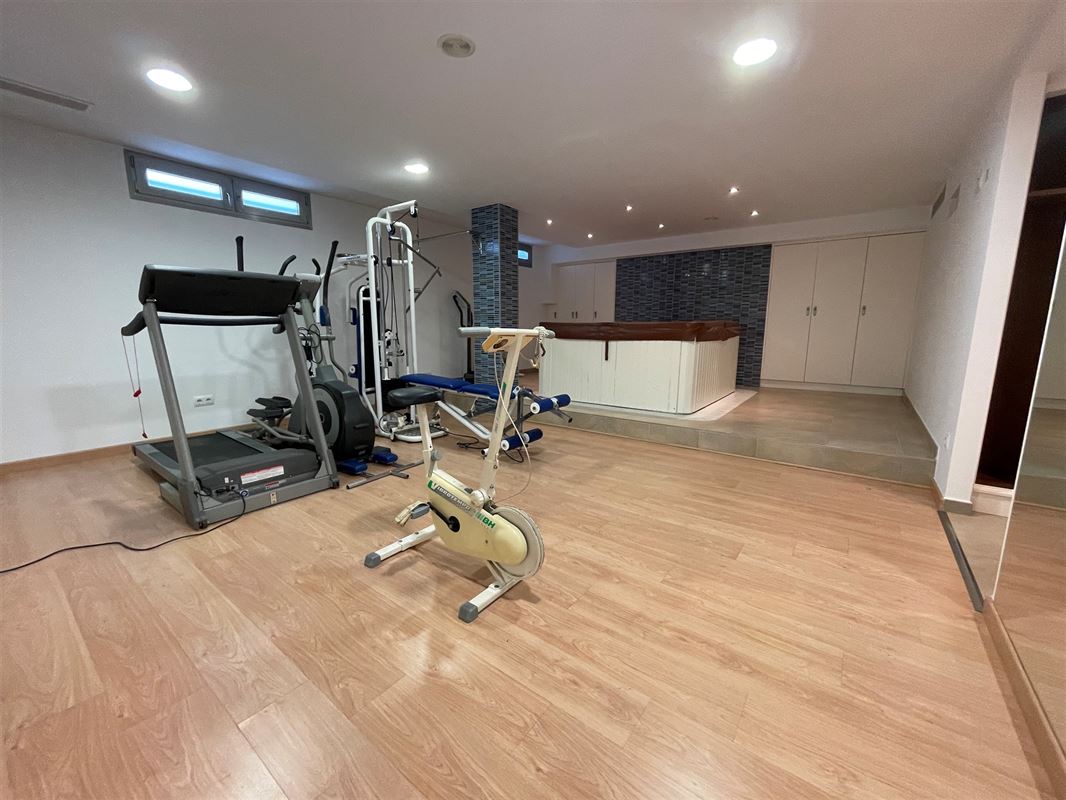 Prachtige villa met 5 slk | 6 badk | zwembad | ondergrondse garage