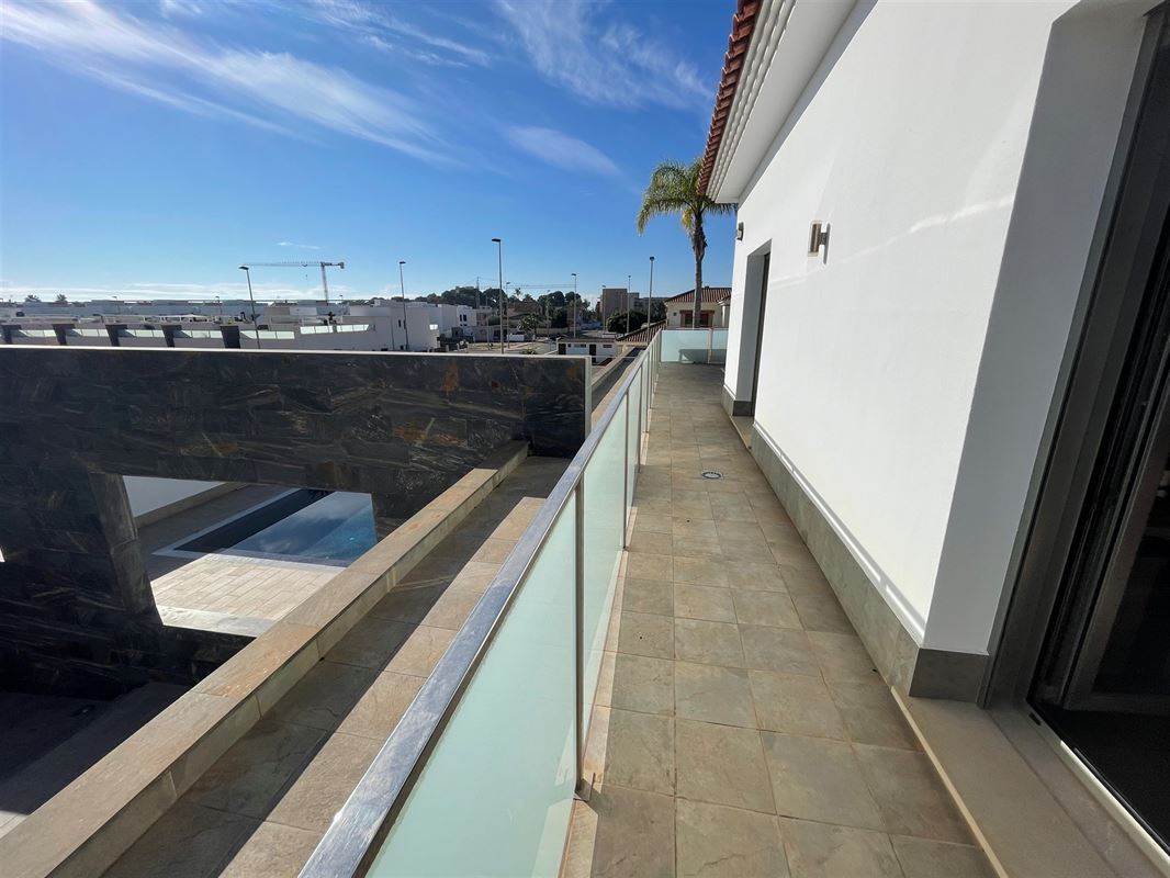 Prachtige villa met 5 slk | 6 badk | zwembad | ondergrondse garage